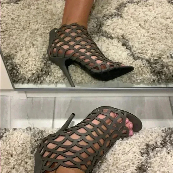 Gray caged heels - Picture 3 of 8